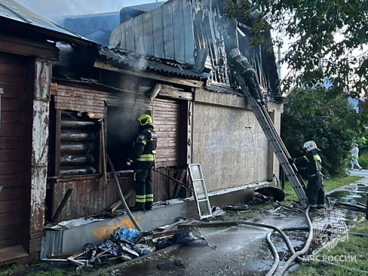 Два частных дома на площади 220 кв.м. сгорели на Лежневской в Иванове 
